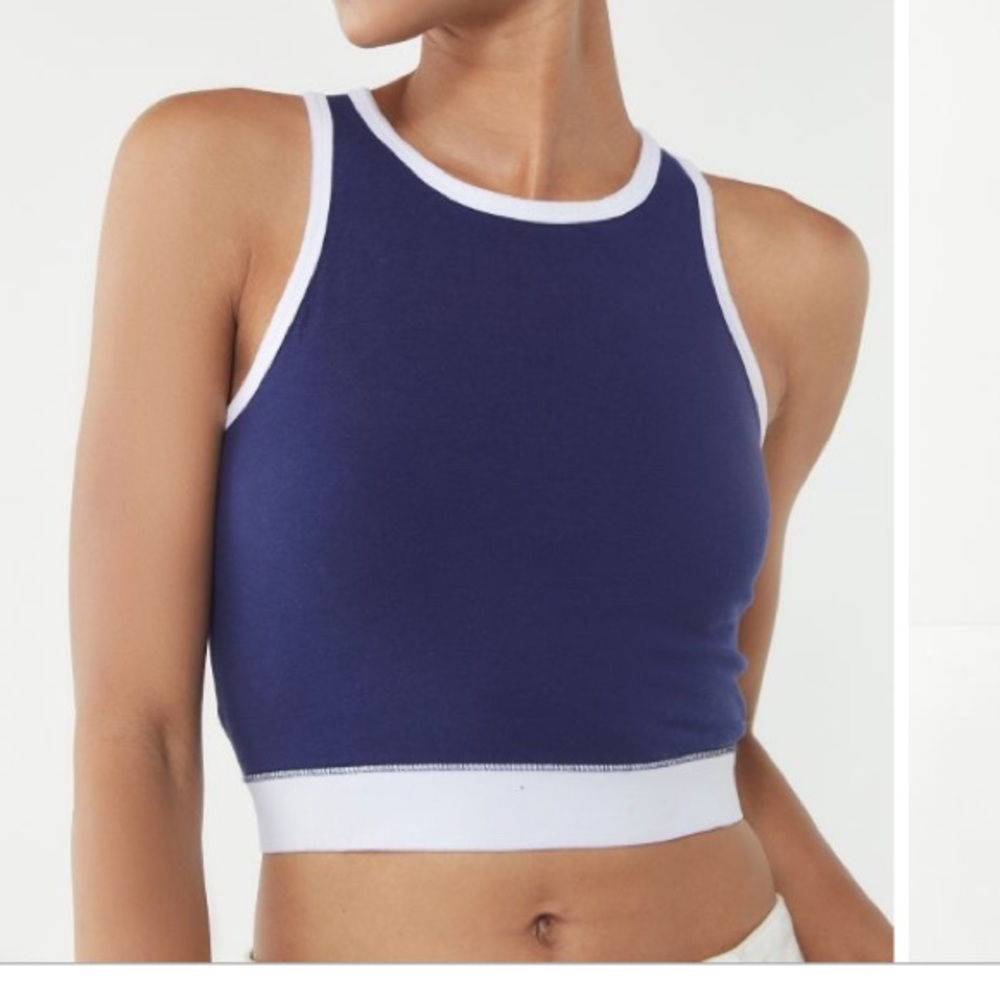 URBAN OUTFITTERS CROP TOP
